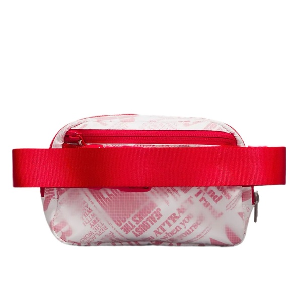 Everywhere Belt Bag Manifesto Print 1L White/Lulu Red - Picture 9 of 11